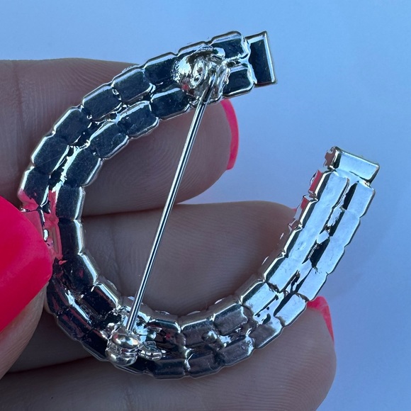 Horseshoe broach - Picture 5 of 9